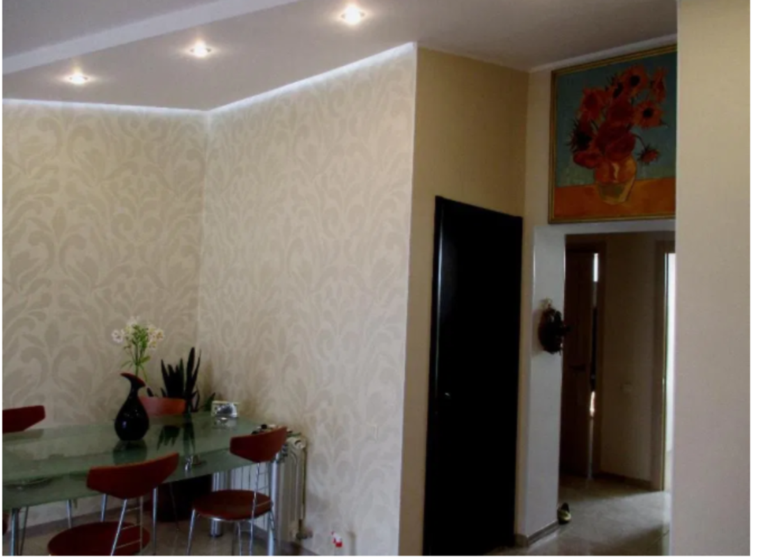 2 комнатная квартира с ремонтом на Даче Ковалевского