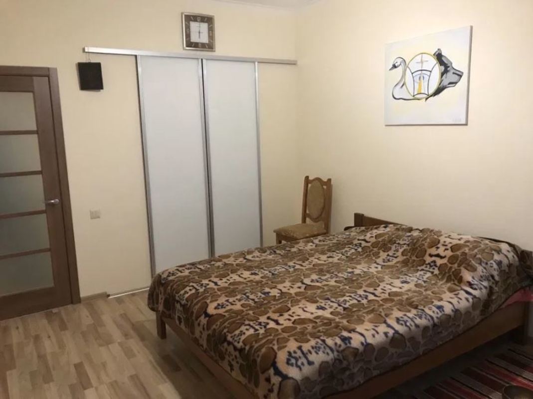 1-комнатная квартира с ремонтом в ЖК Альтаир-1