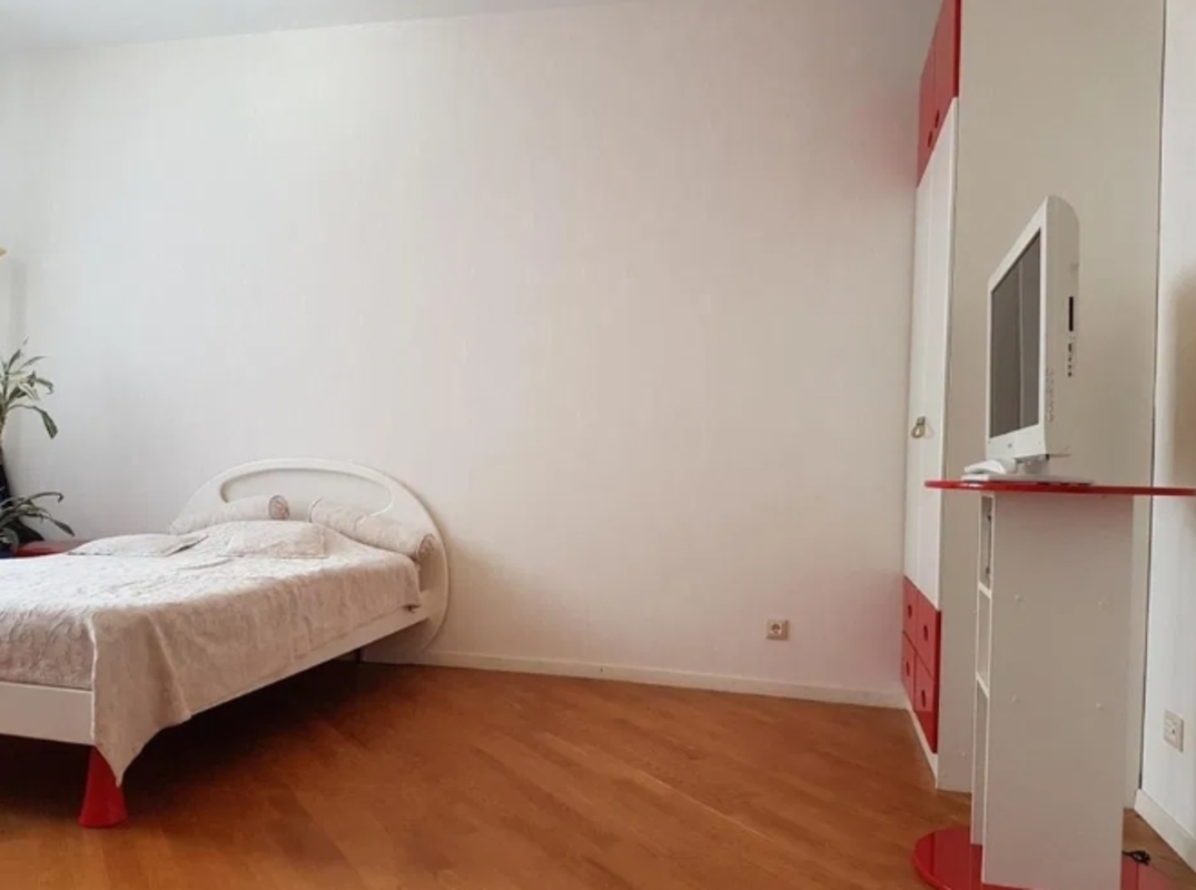 4 комнатная квартира с ремонтом в ЖК Тенистый