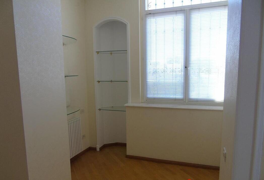 4-комнатная квартира в элитном доме ул. Довженко