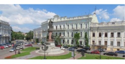 Уникальная квартира на Екатерининской площади рядом с Потемкинской лестницей.