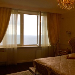 3-комнатная квартира в жилом комплексе Руслан и Людмила. Прямой вид на море