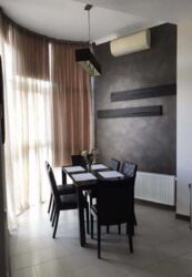 Велика трикімнатна квартира в ЖК Мерседес на Лидерсовському бульварі