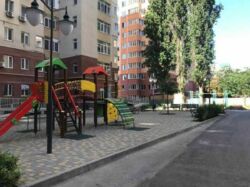 Трикімнатна квартира на Вільямса у будинку з червоної цегли