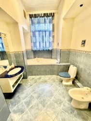 Велика 2-рівнева квартира вул.Пироговська
