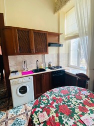 4-кімнатна квартира на пр. Лесі Українки (пр. Гагаріна), район Кіностудії