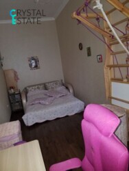 Трикімнатна квартира з кухнею-студією на Б. Хмельницького