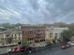 Двокімнатна квартира в 18 Перлині на вул. Велика Арнаутська