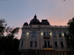 Пентхаус з терасою в центрі міста, вид моря