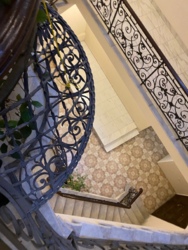 Пентхаус з терасою в центрі міста, вид моря