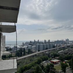 Однокімнатна квартира-студія в центрі міста