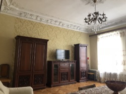 5-кімнатна квартира на вулиці Базарна