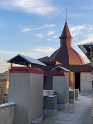 Пентхаус з терасою в центрі міста, вид моря