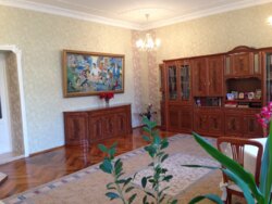 4-кімнатна квартира на Маяковського.