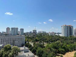 Трикімнатна квартира на проспекті Шевченка