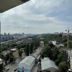 Однокімнатна квартира-студія в центрі міста