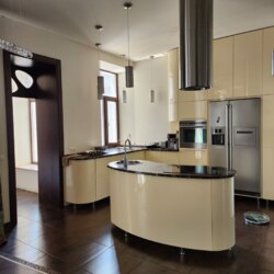 Чотириспальна квартира на вулиці Пироговська