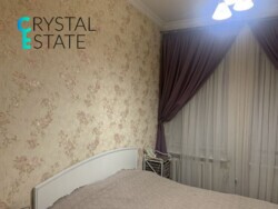 Трикімнатна квартира з кухнею-студією на Б. Хмельницького