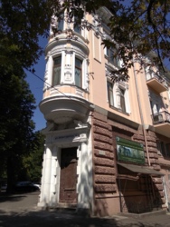 Пентхаус з терасою в центрі міста, вид моря