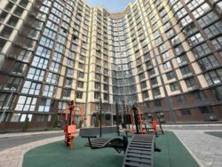 1 кімнатна квартира в новобудові біля центра міста.