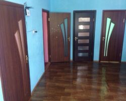 Триповерховий будинок в Київському районі