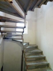 Триповерховий будинок на 10 станції Великого Фонтана