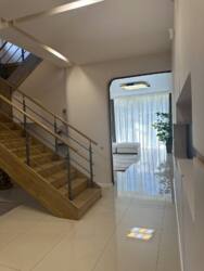 Будинок на 9 сотках з новим ремонтом, літня кухня, зимовий сад