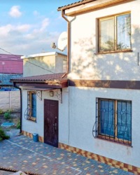 2-поверховий будинок на вулиці Хімічній