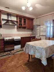 Добротний будинок в Царському Селі-1 з великою ділянкою.