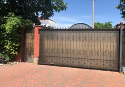 Будинок у Совиньоні 1 з червоної цегли на 14 сотках землі.