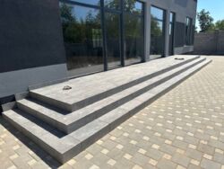 Новий сучасний будинок в преміальному КГ Сосновий берег.