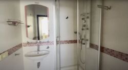Сучасний будинок з басейном на вул. Горіхова