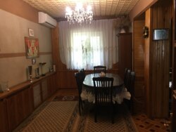 Двоповерховий капітальний будинок на вулиці Сосюри