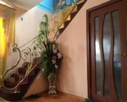 Триповерховий будинок в Київському районі