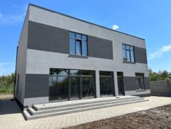 Новий сучасний будинок в преміальному КГ Сосновий берег.