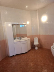 Великий будинок в закритому кооперативі