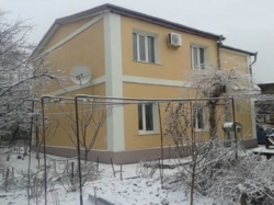 Двоповерховий капітальний будинок на вулиці Сосюри