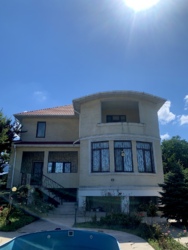 Будинок з якісним ремонтом з 17-ю сотками землі