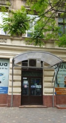 Фасадне торгове приміщення 335 м2 у центрі міста