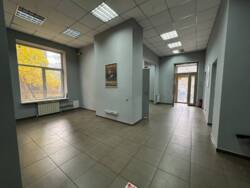 Фасадне комерційне приміщення. Центр