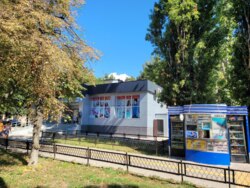 Фасадна окрема будівля на Черемушках