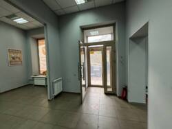 Фасадне комерційне приміщення. Центр