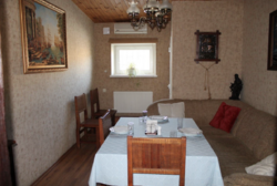 Ресторан, хостел по вул. Мясоїдівська