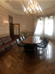 4 поверховий будинок на вулиці Маразліївська.