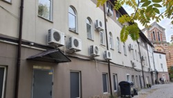 Фасадна будівля у центрі Одеси