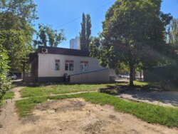 Фасадна окрема будівля на Черемушках
