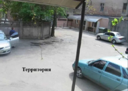 Окремо розташована будівля в центрі на Малій Арнаутській